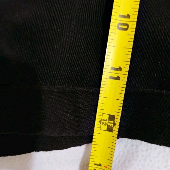 Stylish Women's Black Cargo Shorts - Picture 5 of 5